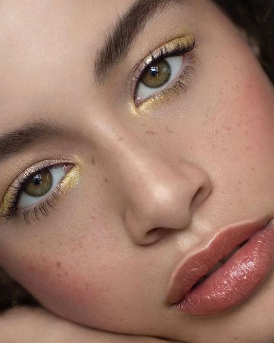 15 Best Glitter Eyeshadows for 2023 — Glitter Eye Makeup
