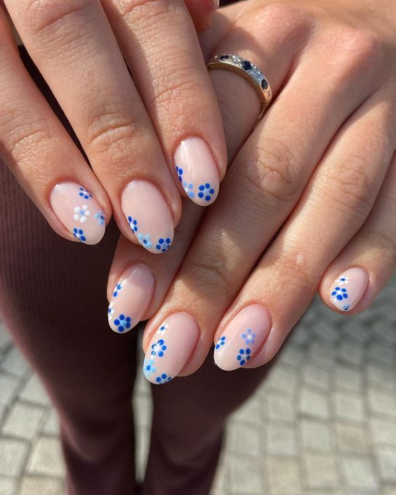 spring florals nail inspo